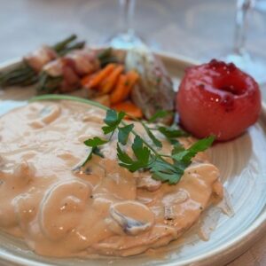 MENU KALKOENFILET MET ROMIGE CHAMPIGNONSAUS