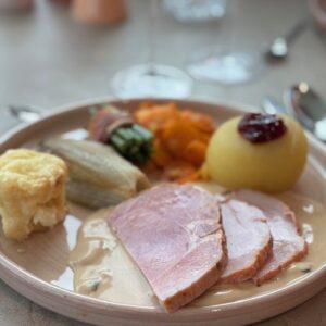 HUISBEREIDE BEENHAM MET CHAMPIGNONROOMSAUS EN PROVENCAALSESAUS